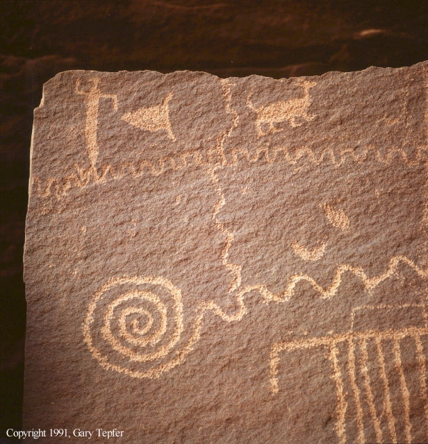 Petroglyph Rim Cave, Canyon de Chelly